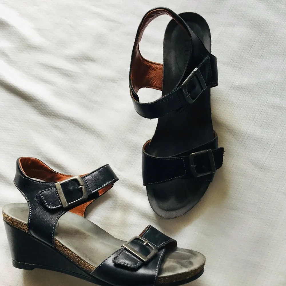Taos‎ Women's Black Wedge Sandals